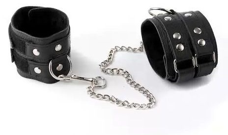 Чёрные кожаные оковы