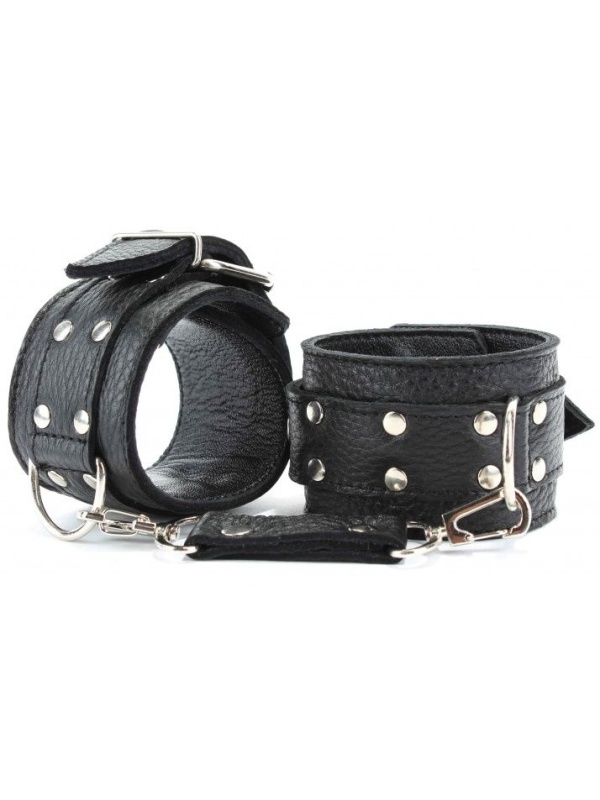 Черные кожаные наручники с пряжкой