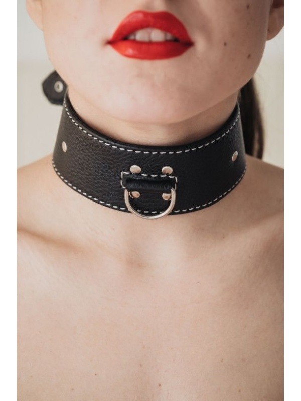 Черный кожаный ошейник с полукольцом для поводка