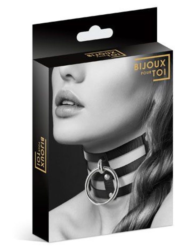 Чёрный тройной чокер с большим кольцом