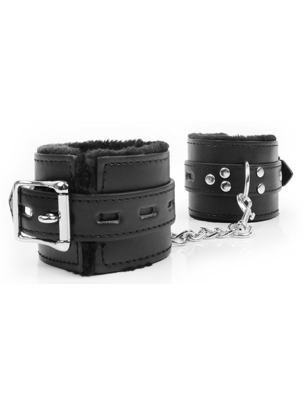 Черные наручники на металлических карабинах