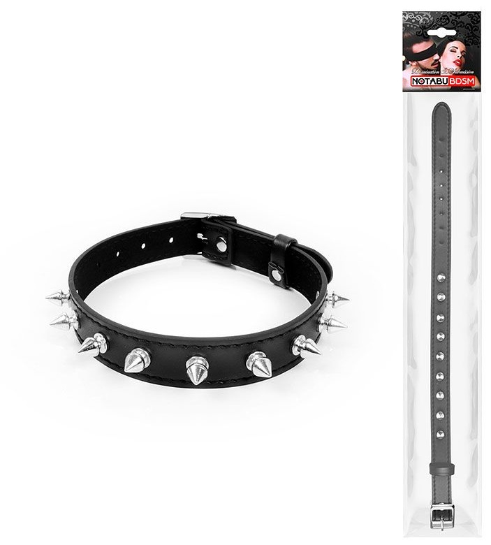 Черный ошейник с серебристыми шипами