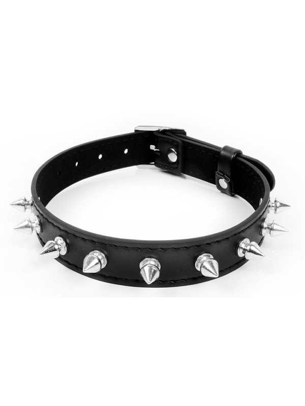 Черный ошейник с серебристыми шипами