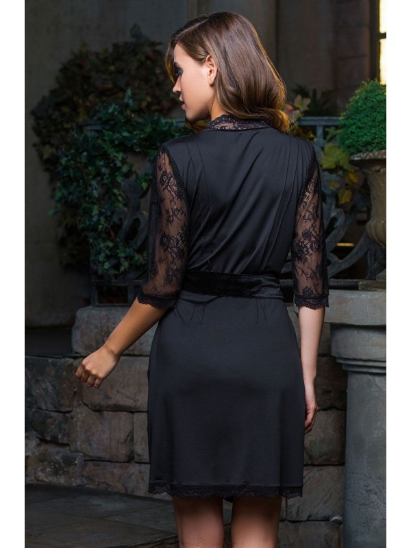 Эффектный короткий халат с кружевными рукавами