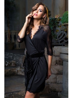 Эффектный короткий халат с кружевными рукавами