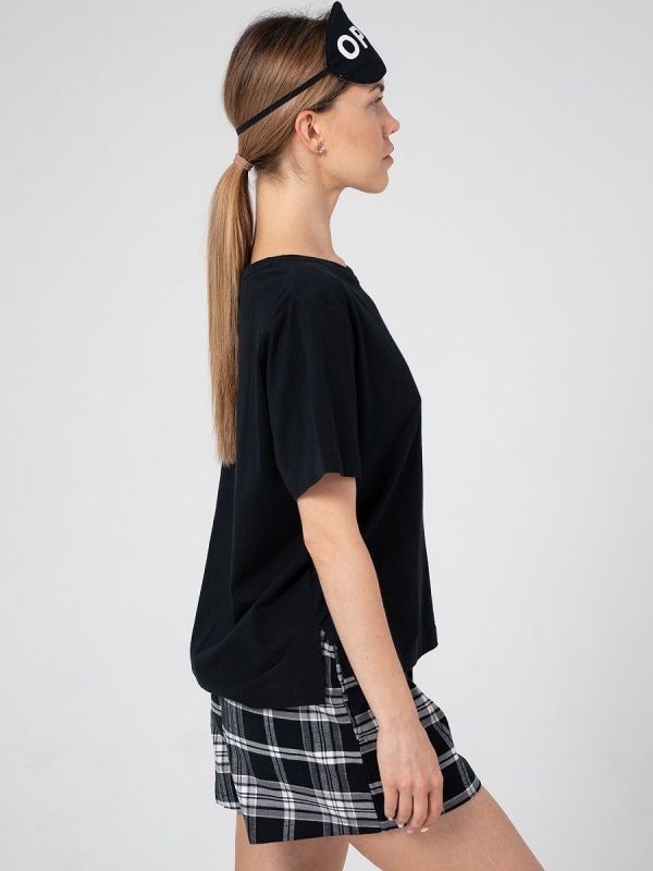 Уютный пижамный комплект с маской