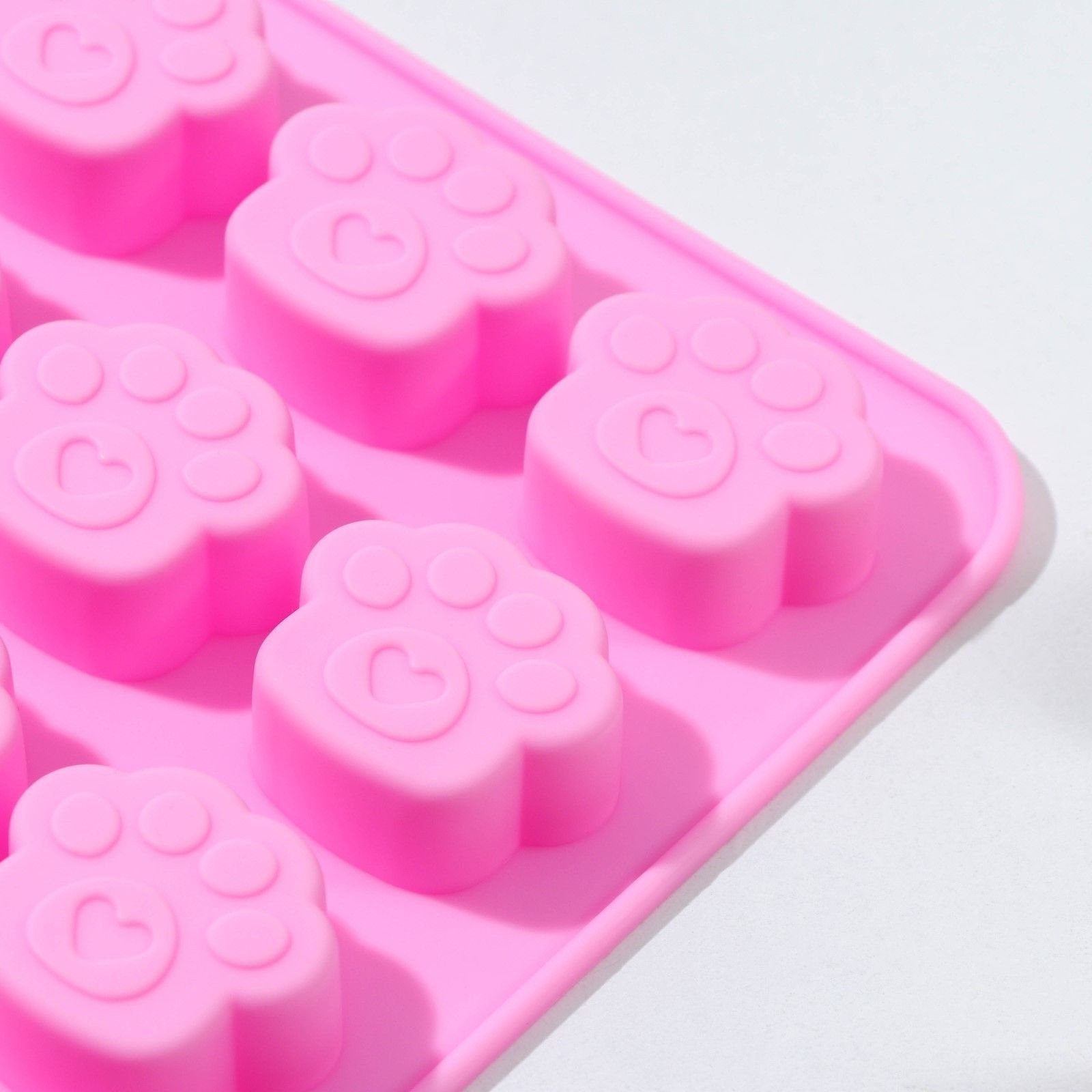 Форма для украшений Доляна «Лапки», силикон, 16×15,5 см, 16 ячеек (3×2,7×0,5 см), цвет МИКС