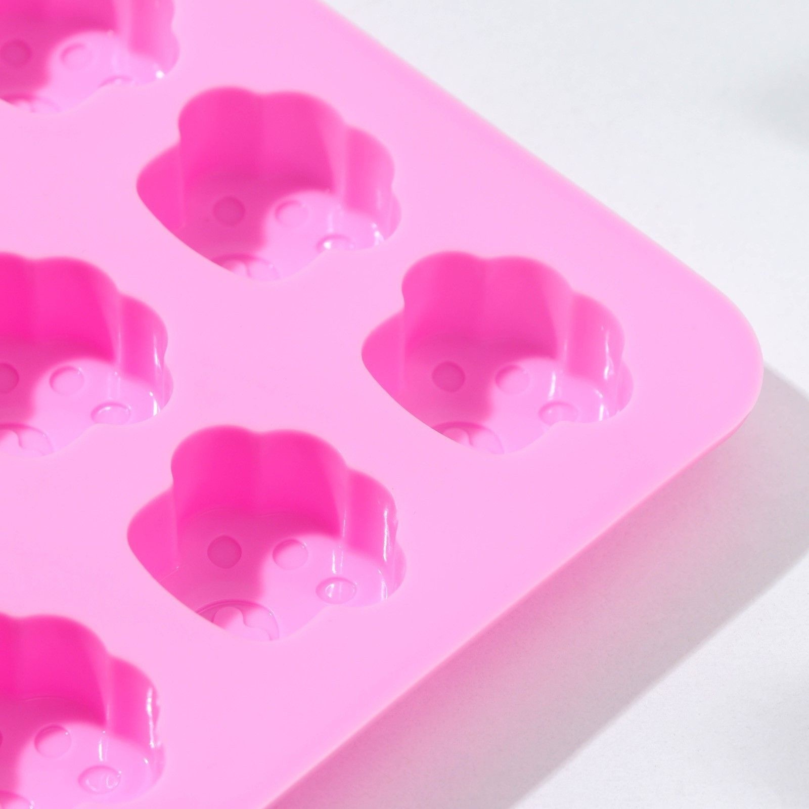 Форма для украшений Доляна «Лапки», силикон, 16×15,5 см, 16 ячеек (3×2,7×0,5 см), цвет МИКС