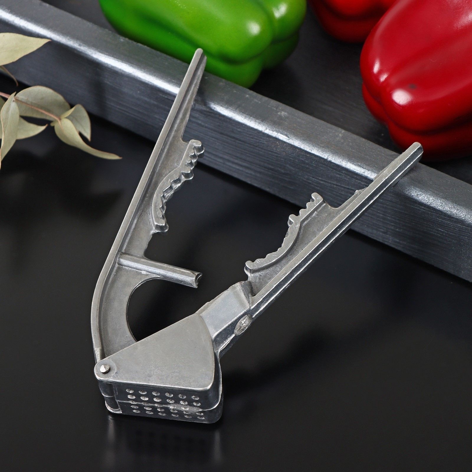 Алюминиевый пресс для чеснока