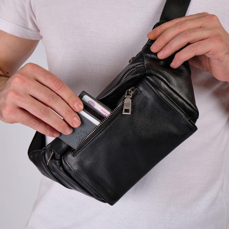 Сумка мужск 2019 черная на пояс из кожи