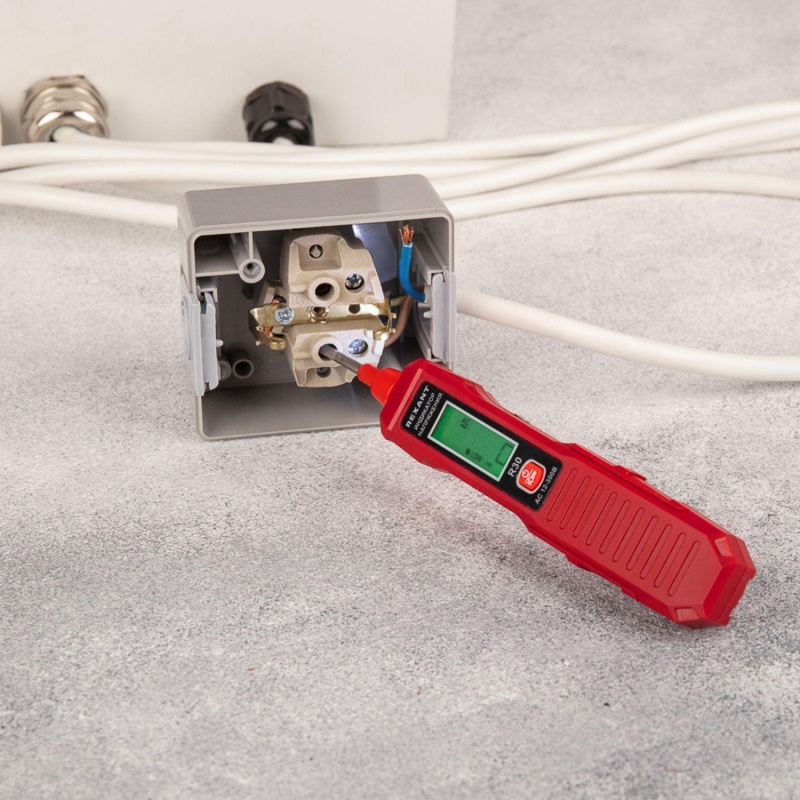 Индикатор напряжения цифровой R-30 REXANT (12 - 2050)