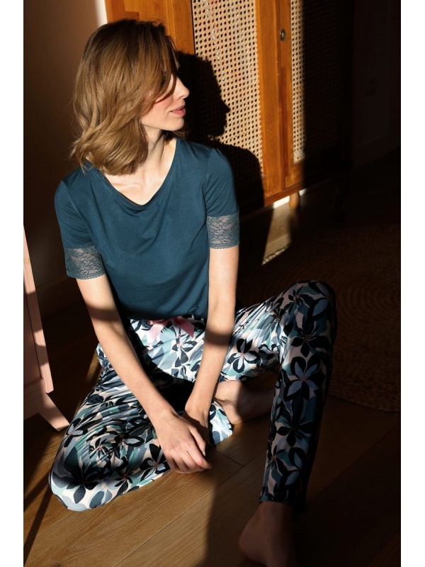 Пижама Zoya с принтом на брючках
