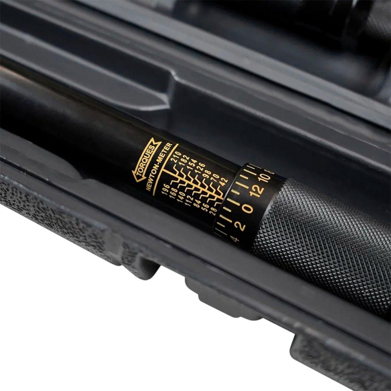 Ключ динамометрический с набором головок 13 пр.1/2 28-210 Нм BERGER BG2370