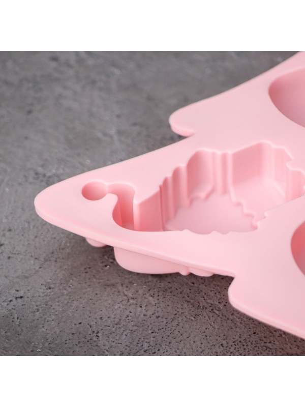 Форма для выпечки Доляна «Новогоднее настроение», силикон, 23×19×2,5 см, 6 ячеек, цвет розовый