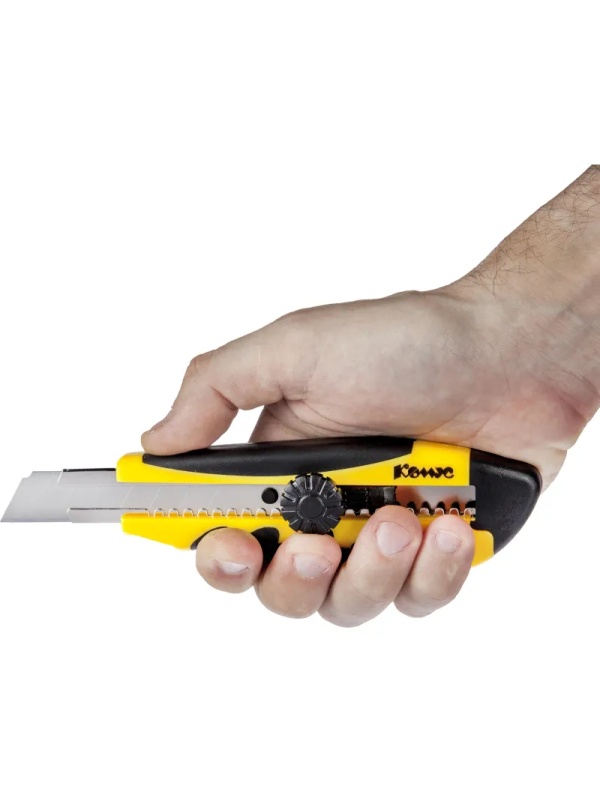 Нож канцелярский 18мм КОМУС  мет.направл.ролик.фикс. цв.в ассорт.