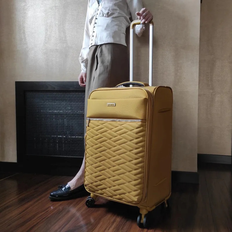 Чемодан Р2007 (3-ой) Yellow желтый (24) тканевый облегченный средний