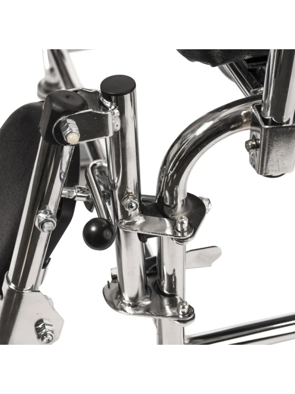 Кресло-каталка , с сан. Осн., литые колеса, ш.с.44см., Barry W2